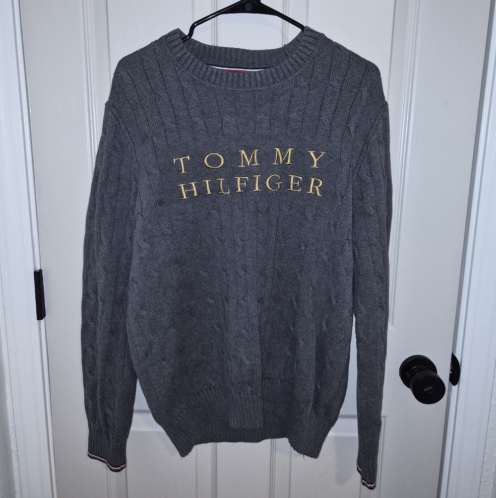 Tommy Hilfiger Gray Cable-Knit Crewneck with Gold Logo